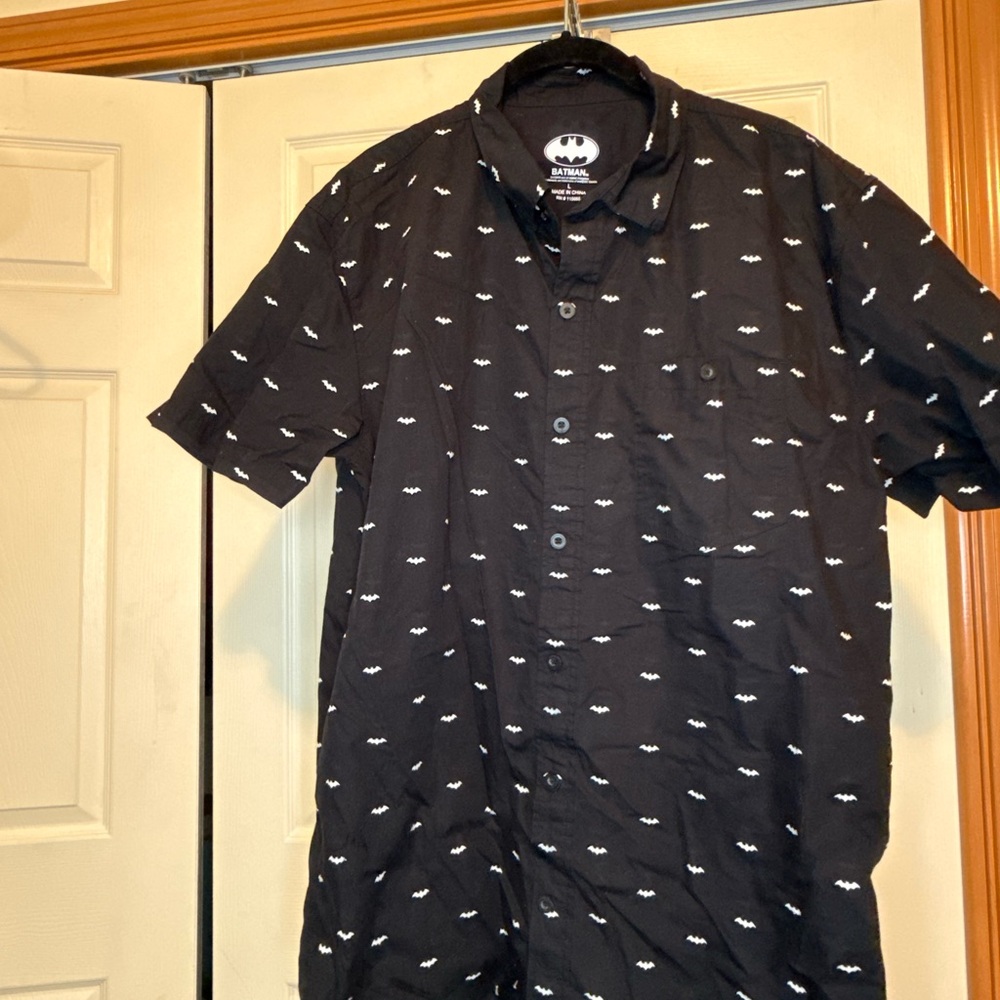 DC Comics Black Batman Logo Casual Shirt - L
